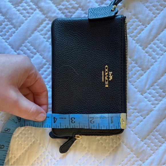 LIKE NEW! Coach Black Leather Wristlet with Gold Hardware - Picture 7 of 9